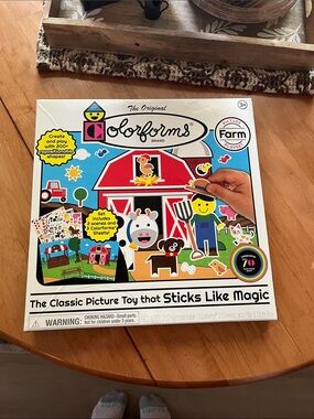Colorforms- Farm Picture Playset - Classic Stick-On Toy in White & Multicolor